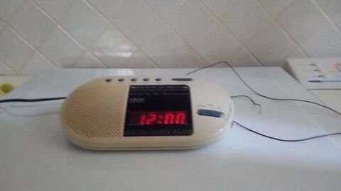 Radio r�veil quasi neuf 10 Amailloux (79)