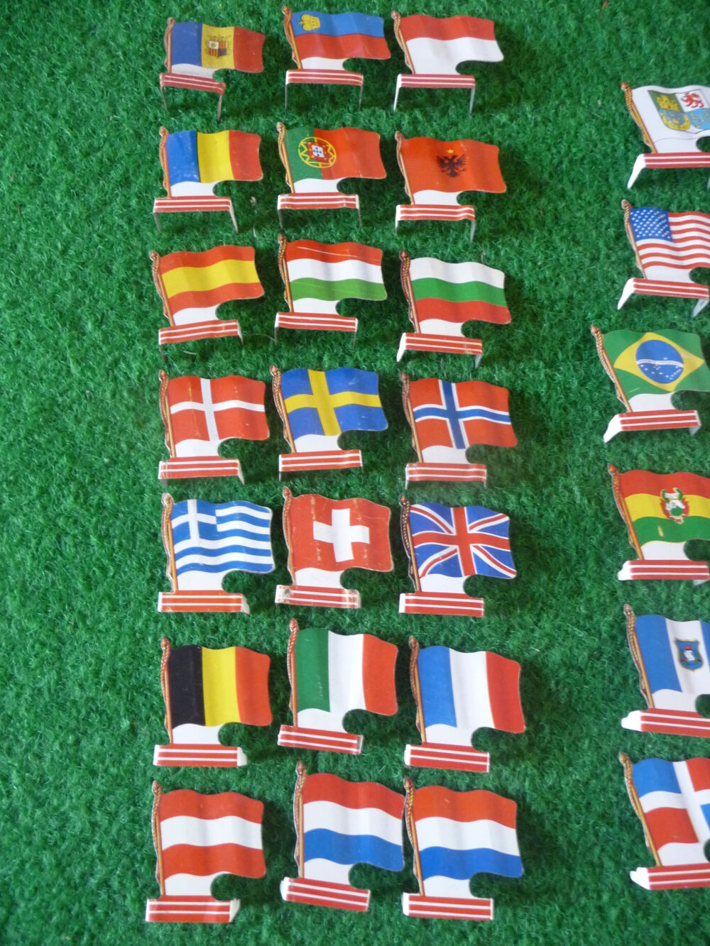 Drapeaux en m&eacute;tal de l'Alsacienne (Europe/Am&eacute;rique/Afrique) 