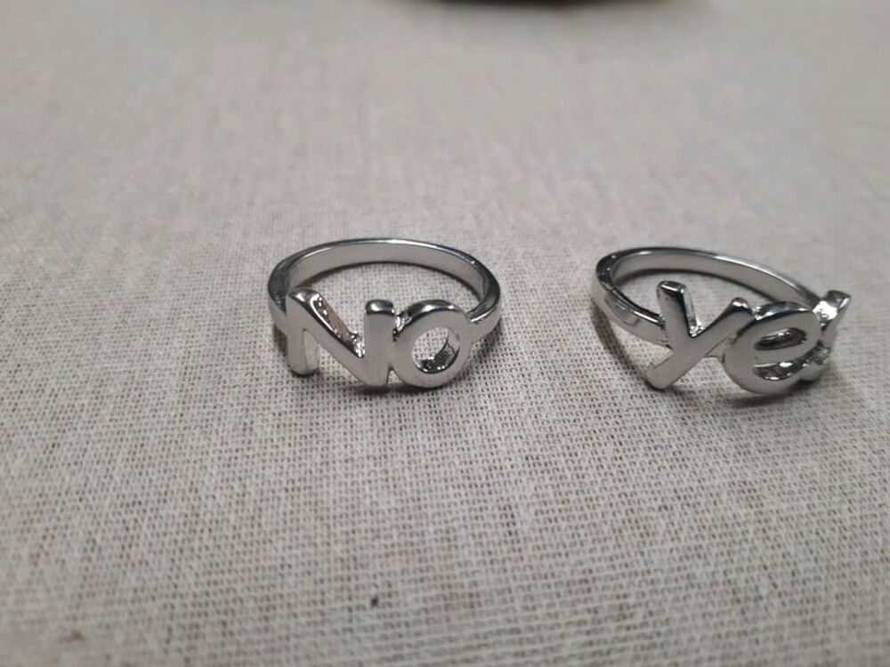 2 Bague yes et no Bijoux et montres