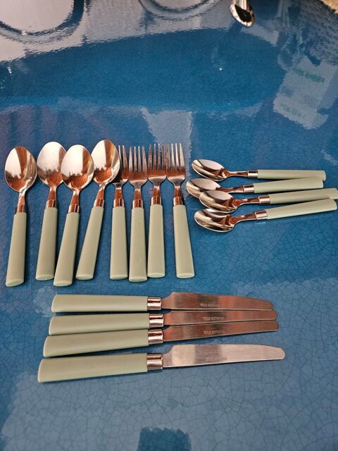 Set de 16 couverts tb �tat 5 Villars (42)
