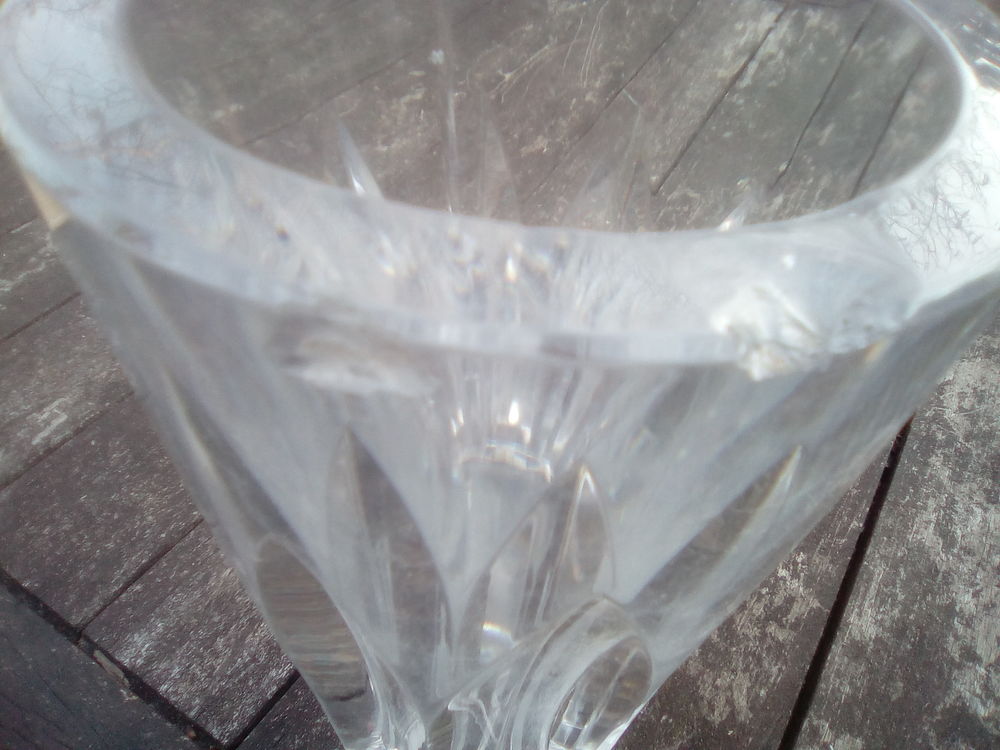 vase Baccarat f&ecirc;l&eacute; et &eacute;br&eacute;ch&eacute; Décoration
