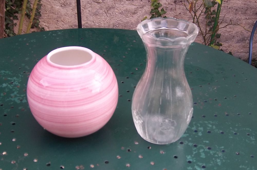1 vase boule rose 1 vase verre blanc Dcoration