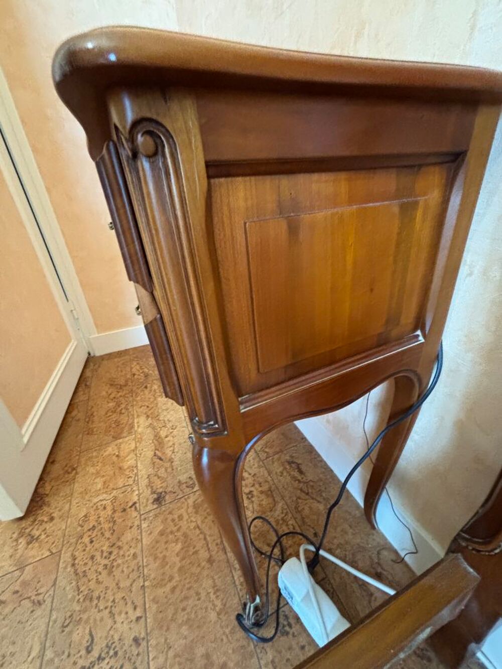Lit ancien style Louis XV + table de chevet assortie ? Bois Meubles