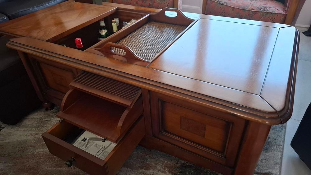 Table basse de salon bar en merisier Meubles