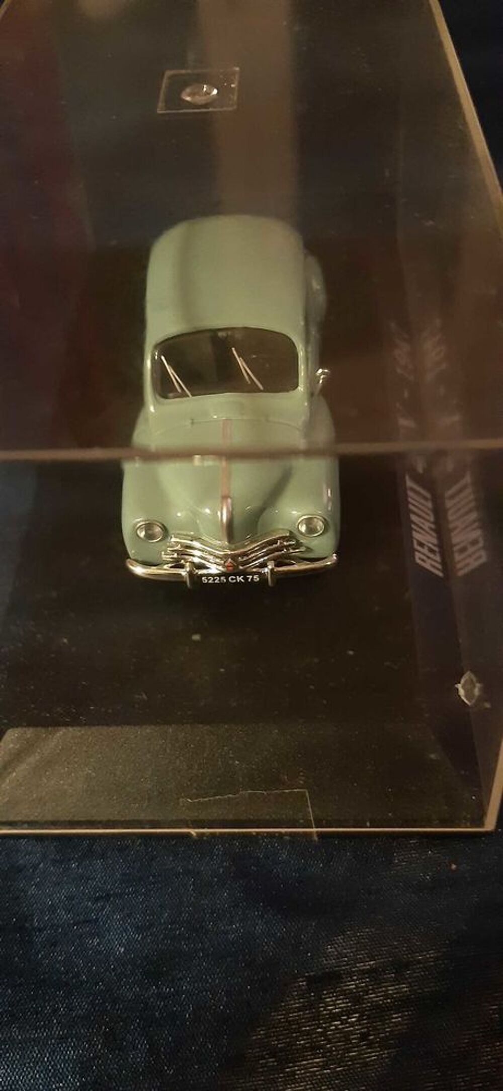 Renault 4 CV 1947 1/3 &egrave;me . 