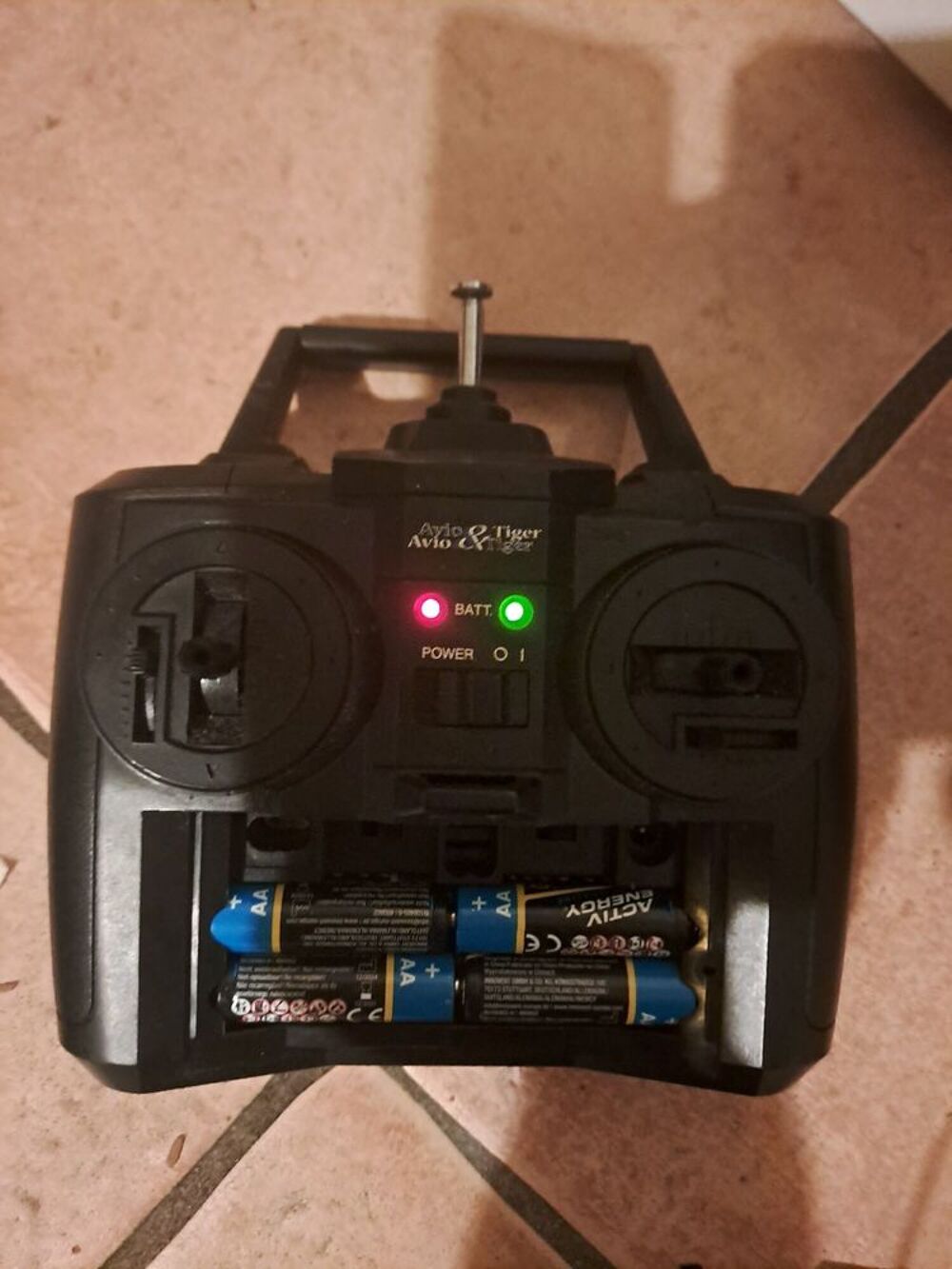 2 telecommandes a 40 euros les deux pour modelisme Jeux / jouets