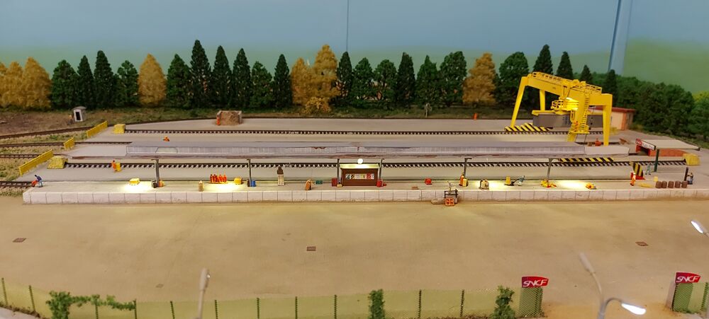 R&eacute;seau ferroviaire &eacute;chelle N analogique de 2 m 73 par 1 m 00 Jeux / jouets