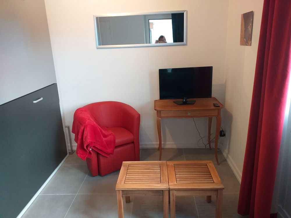   Beau studio moderne, lumineux 32 m² chambre séparée Montcalm Rhône-Alpes, Saint-Jean-Bonnefonds (42650)