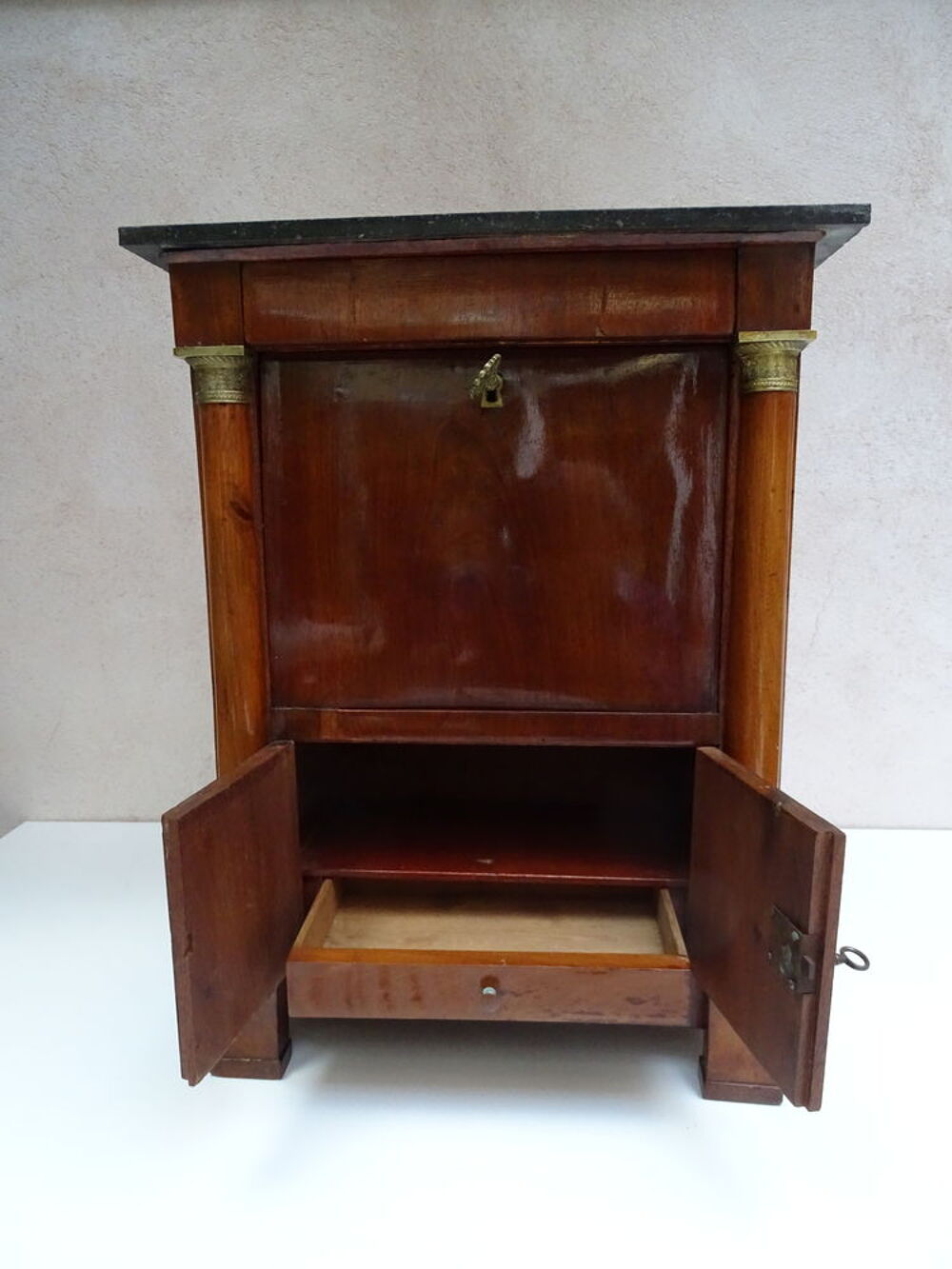 Meuble miniature de ma&icirc;trise 