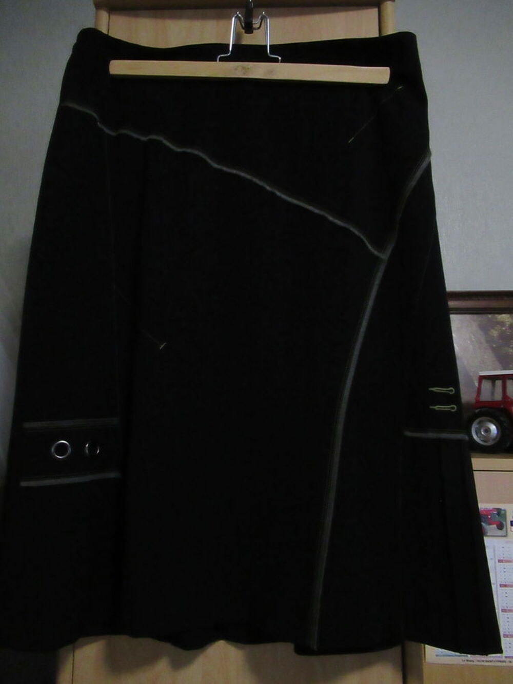 Tailleur veste et jupe noire taille 46-48 Vtements