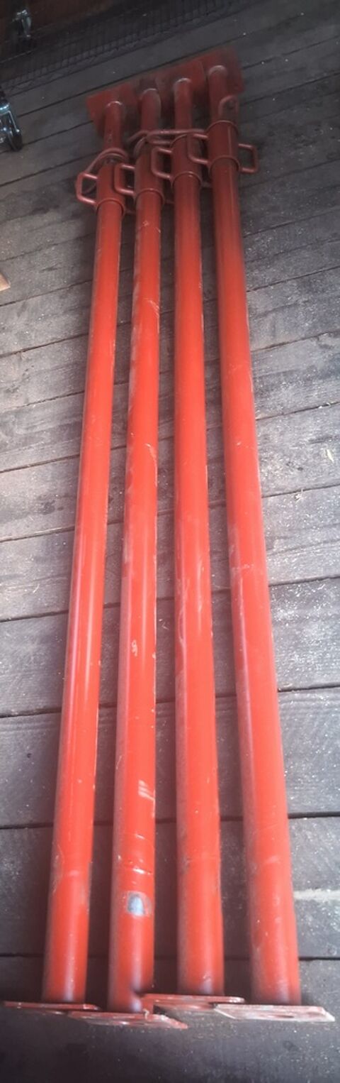 Lot de 4 étais de maçon réglables rouges Luché-Pringé (72)