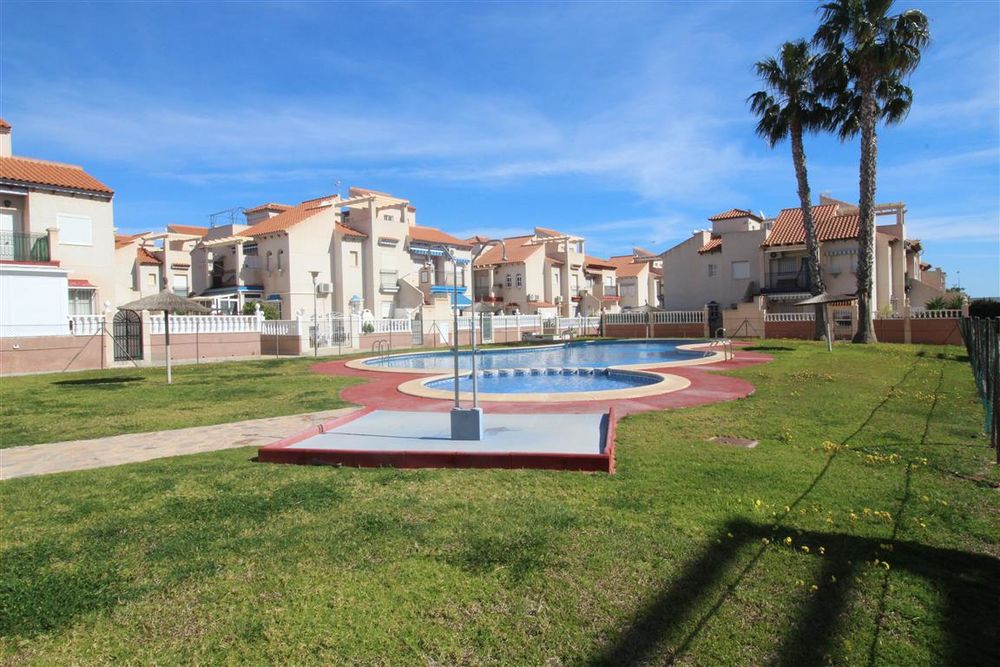   BUNGALOW GUAPILES LA ZENIA ORIHUELA COSTA (ALICANTE)
Espagne, ORIHUELA COSTA