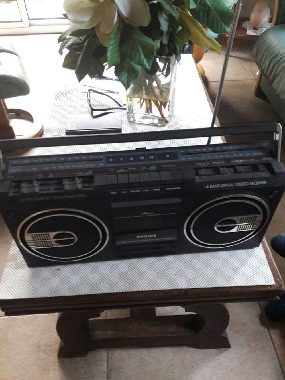 Radio cassette noir. Audio et hifi