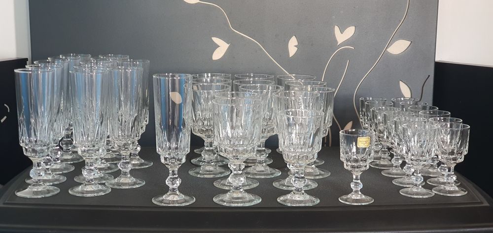 Ensemble de 39 Verres &agrave; pied Luminarc Décoration