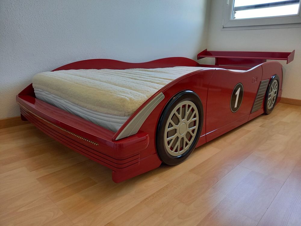Lit voiture + sommier + matelas + armoire Mobilier enfants