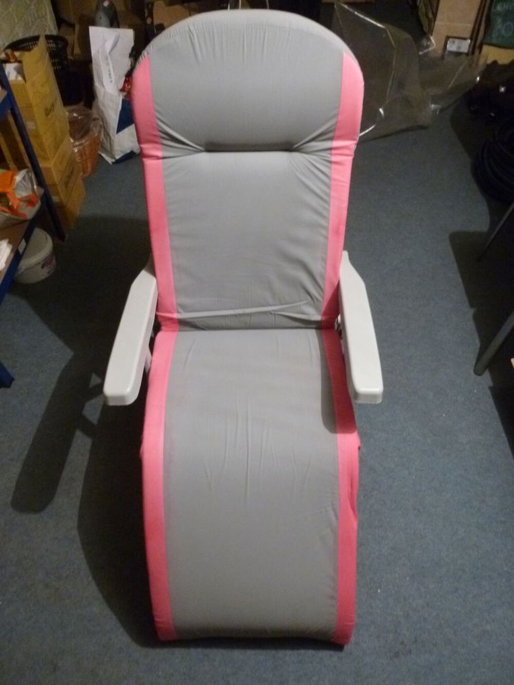 BELLE CHAISE LONGUE EN METAL AVEC DOSSIER REGLABLE . Jardin