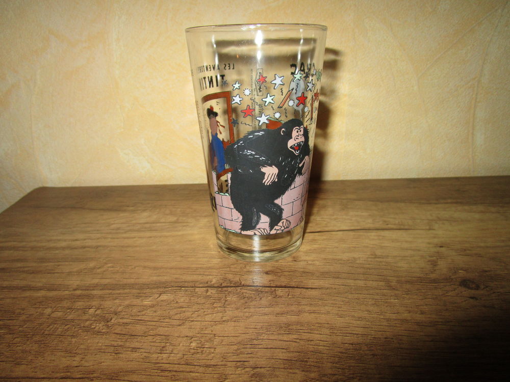VIEUX VERRE TINTIN 1994 "L ILE NOIRE" 