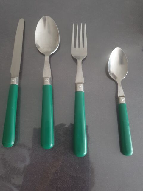 Set de Couverts avec Poignes Vertes 15 Le Grau-du-Roi (30)