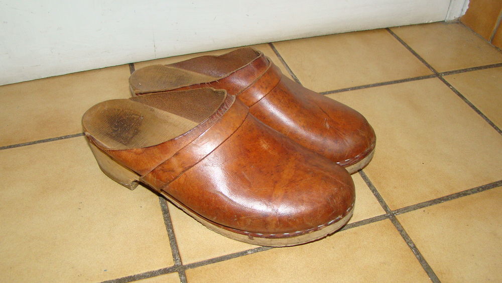 Paire de sabots su&eacute;dois vintage - homme T.42 
Chaussures