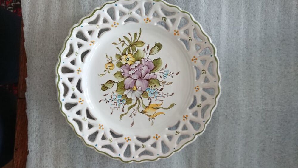 Assiette D&eacute;corative " MOUSTIER " Décoration