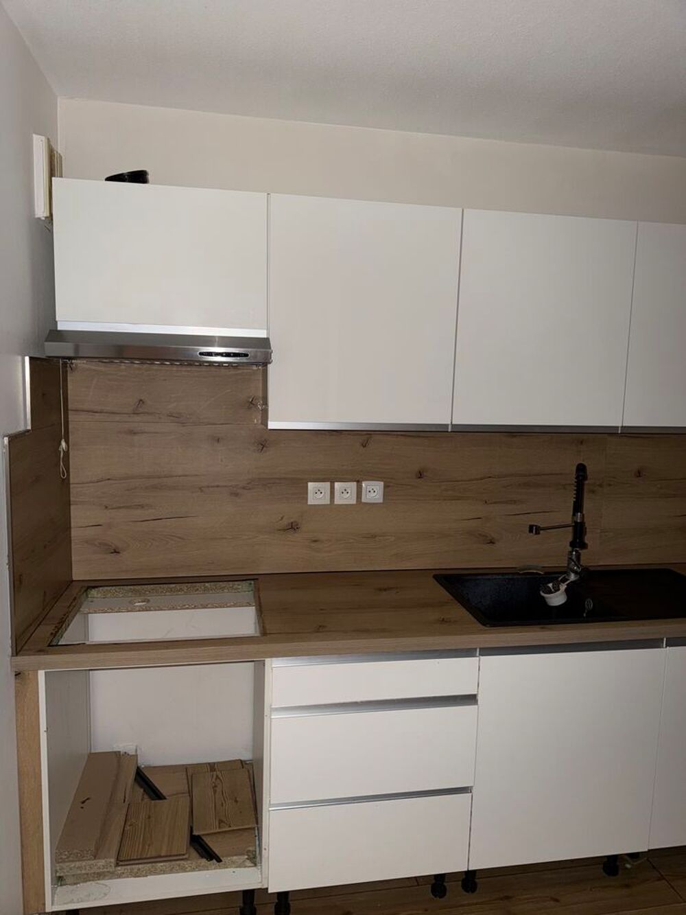 Cuisine &eacute;quip&eacute;e compl&egrave;te avec &eacute;lectrom&eacute;nager (n&eacute;gociable) Meubles