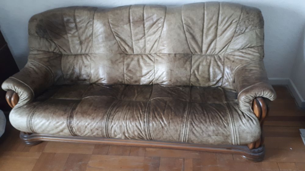 Canap&eacute; 3 places + 2 fauteuils cuir v&eacute;ritable. Meubles