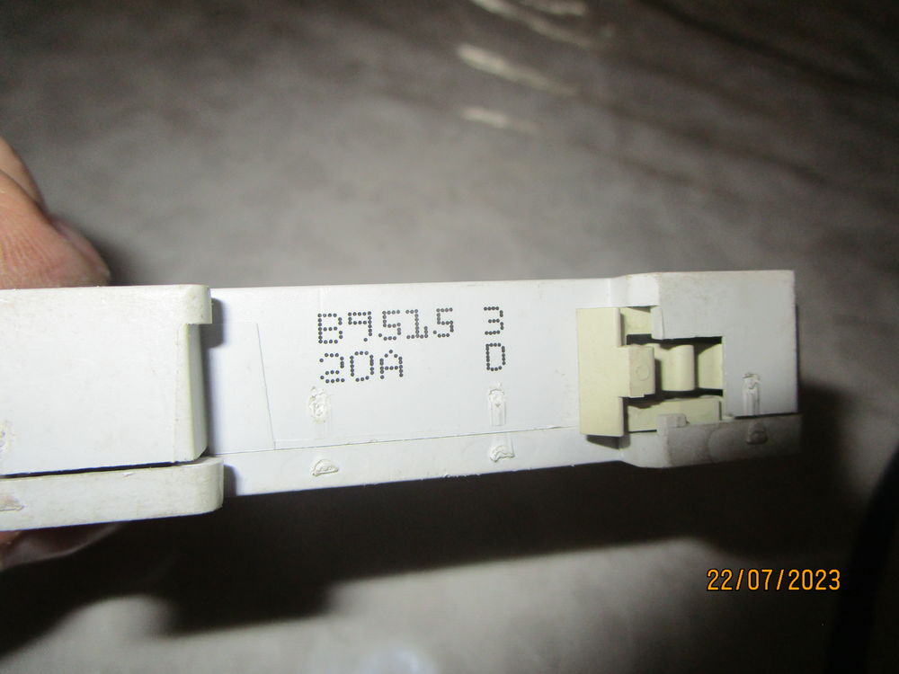 disjoncteur MERLIN GERIN 20A Bricolage