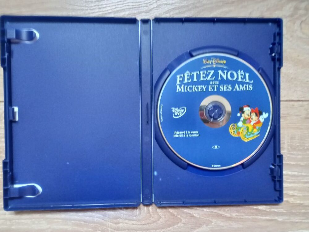 DVD F&ecirc;ter No&euml;l avec Mickey et ses amis DVD et blu-ray
