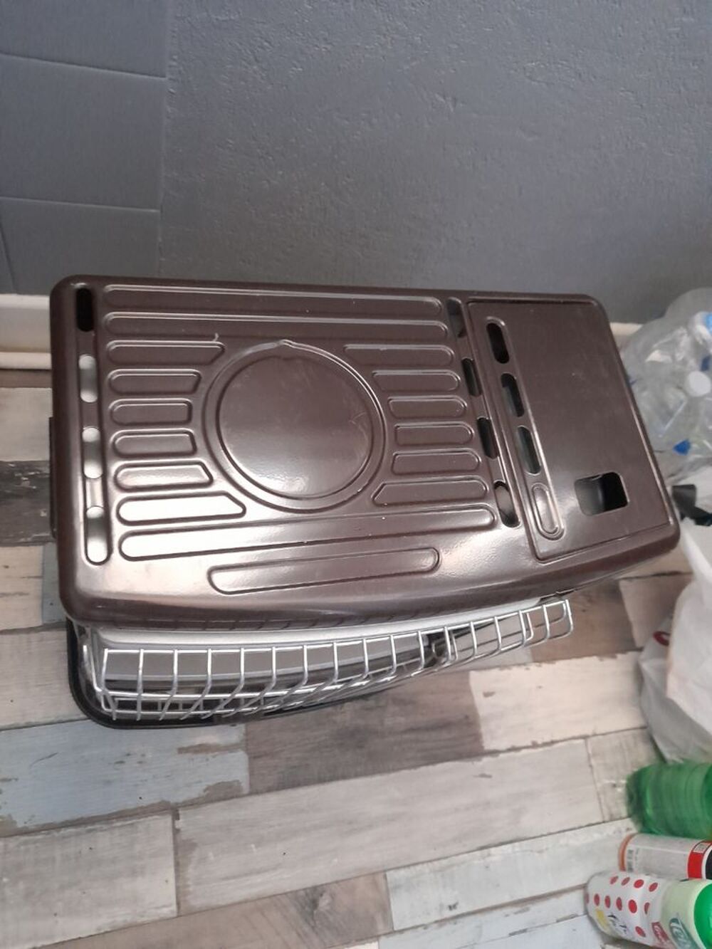PO&Ecirc;LE A PETROL
Bricolage