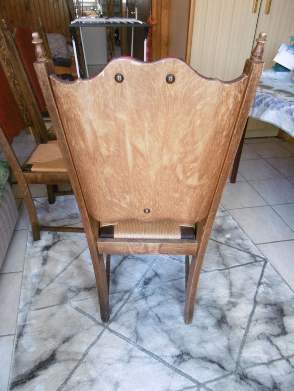 4 Chaises sculpt&eacute;es, assise solide et bon maintient du dos Meubles
