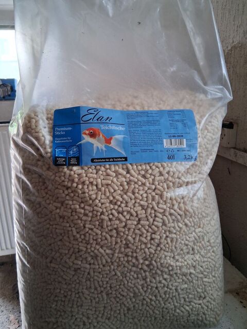 Nourriture pour poissons bassin 70 57350 Stiring-wendel