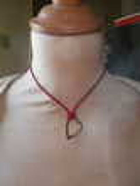 Collier Cordon R&eacute;glable avec Pendentif &quot;C?ur&quot; - Neuf Bijoux et montres