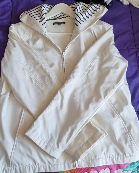 Très jolie parka neuve Taille 3 25 Oullins (69)