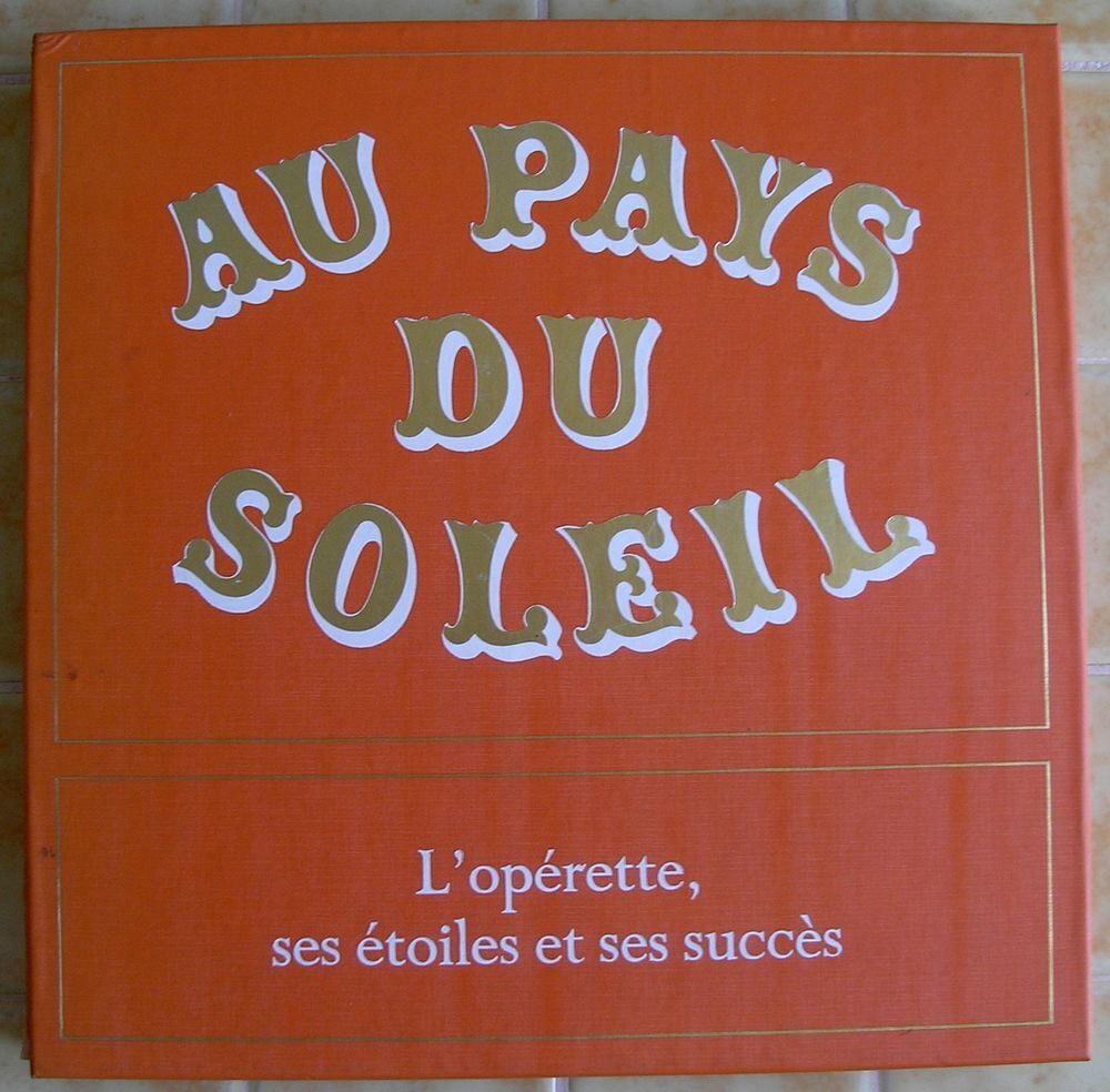 COFFRET DE 9 DISQUES VINYLES 33 TOURS - AU PAYS DU SOLEIL CD et vinyles