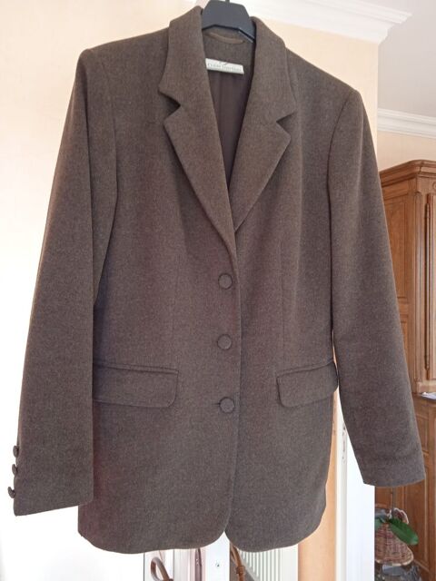 une veste 10 Ciry-le-Noble (71)