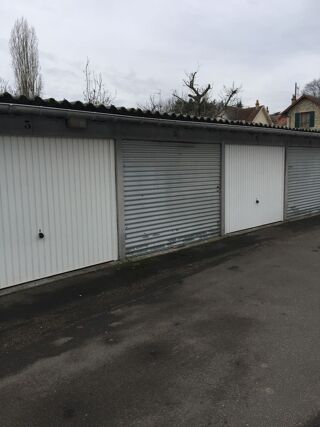  Parking / Garage à louer 10 m²
