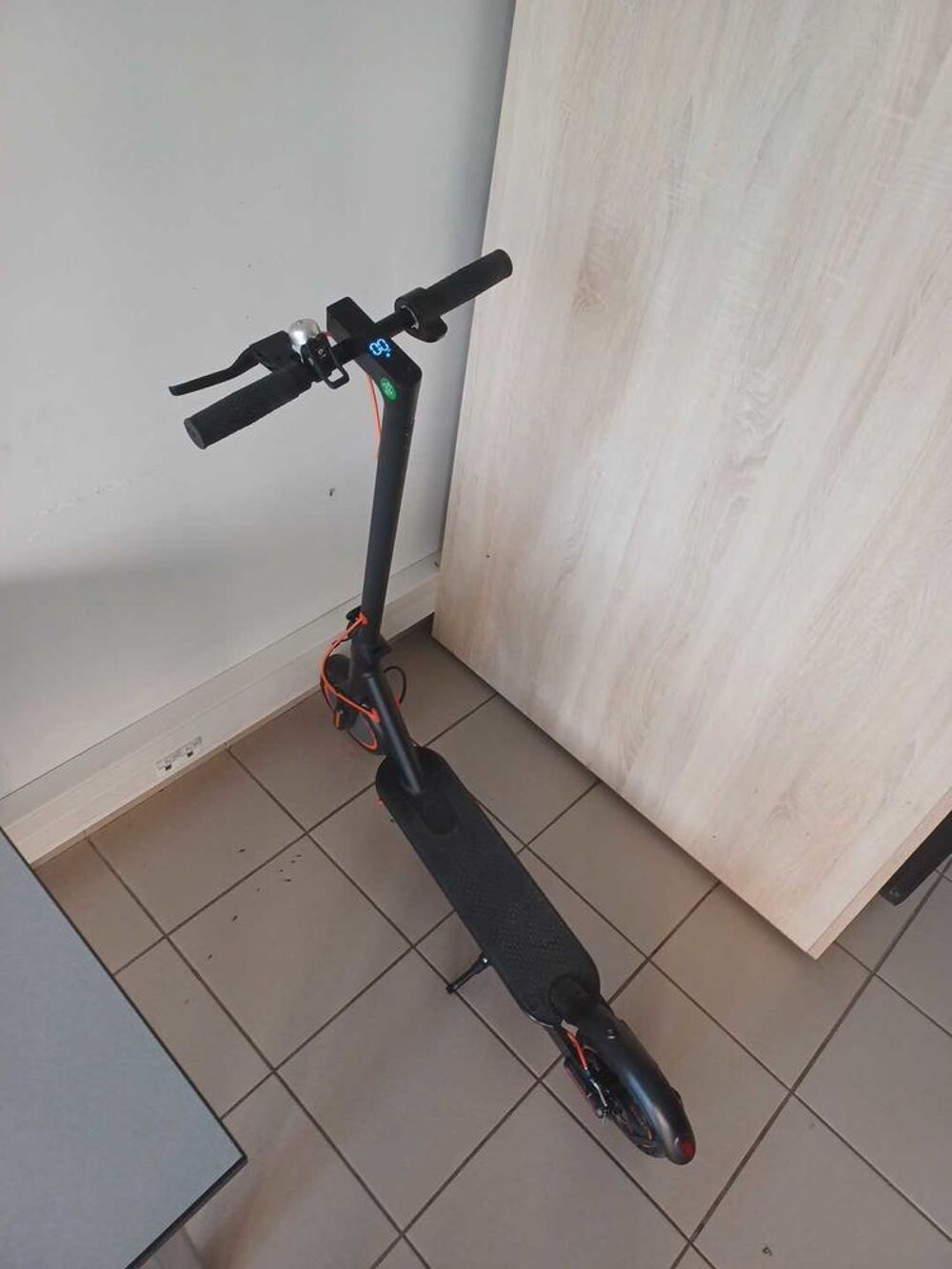 trottinette &eacute;lectrique sans chargeur Vélos