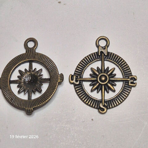 Lot de 15 roses des vent, breloques, en métal jaune, bronze 5 Saumur (49)