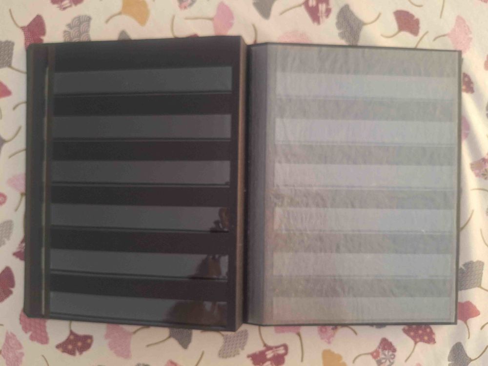 Album vide pour timbres de collection 