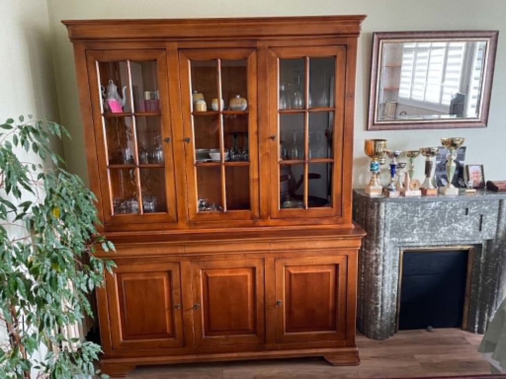 Meuble de rangement avec vitrine en merisier Meubles