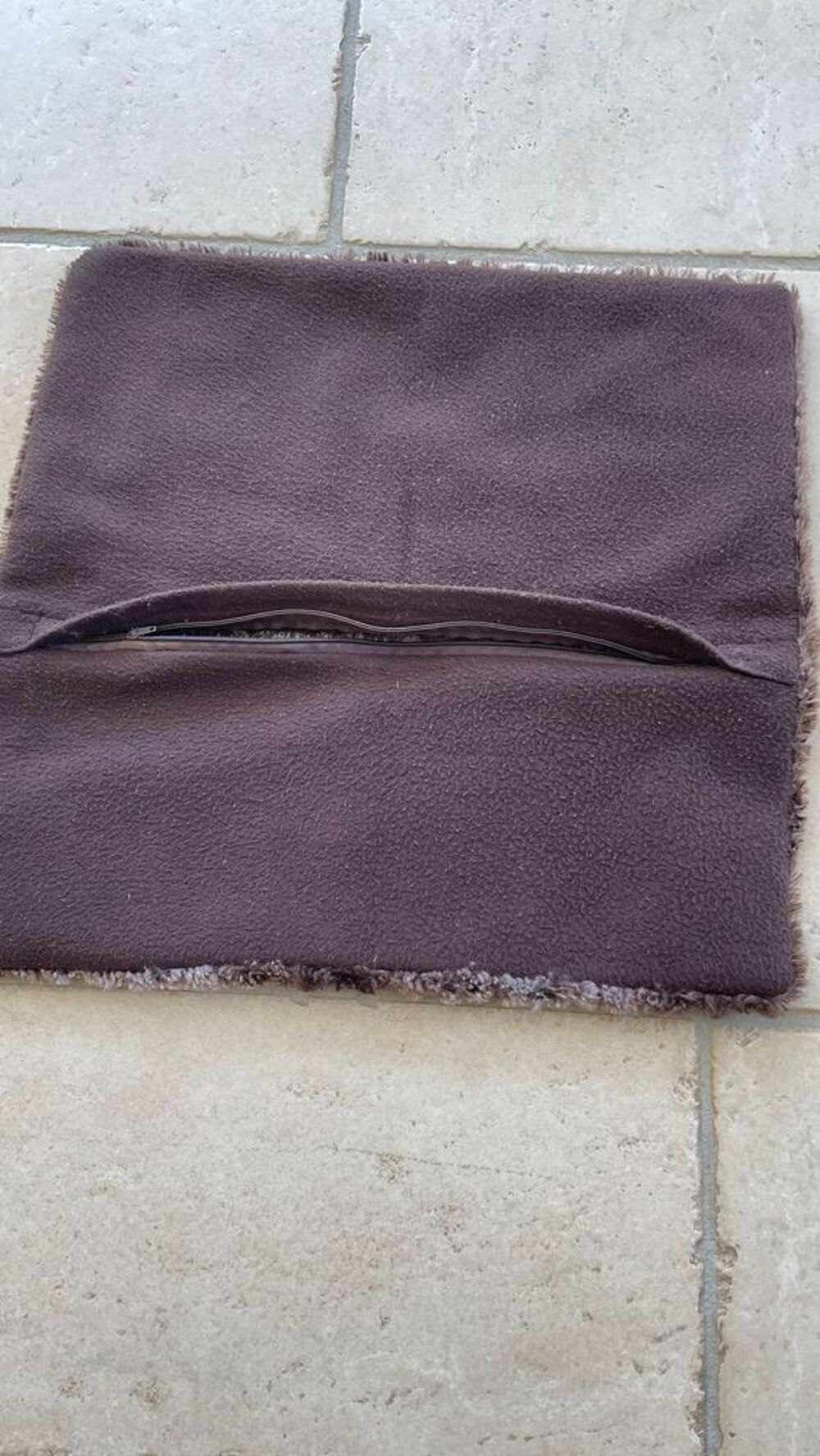 housse coussin fourrure synth&eacute;tique V�tements