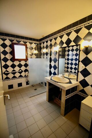  Villa  vendre 4 pices 110 m