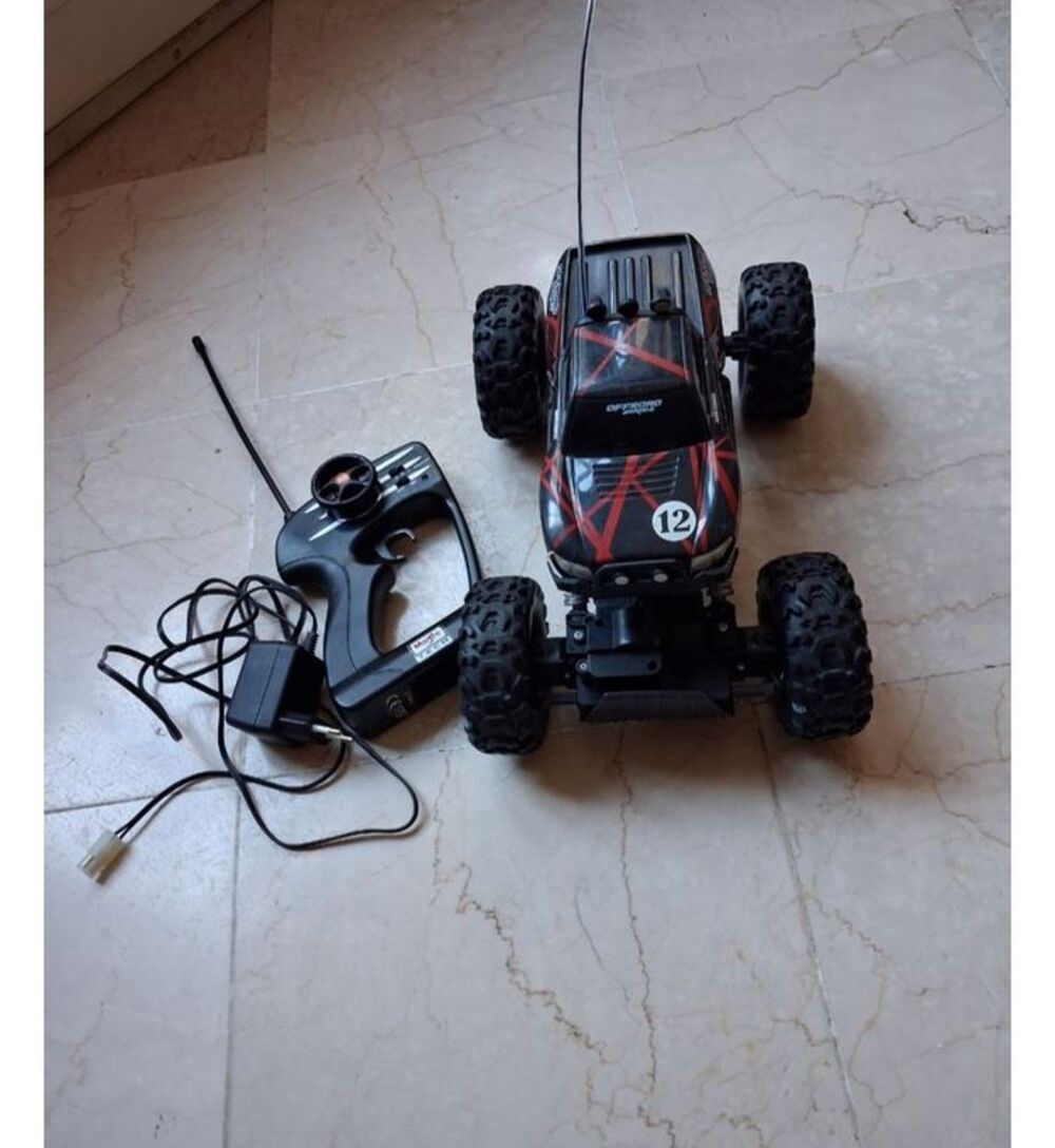 Monster truck t&eacute;l&eacute;command&eacute; rechargeable Jeux / jouets