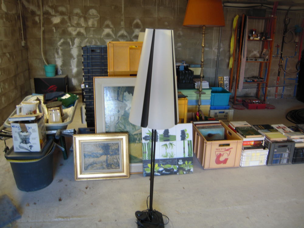 VIDE GARAGE A VILLEVEYRAC . 34560. Décoration