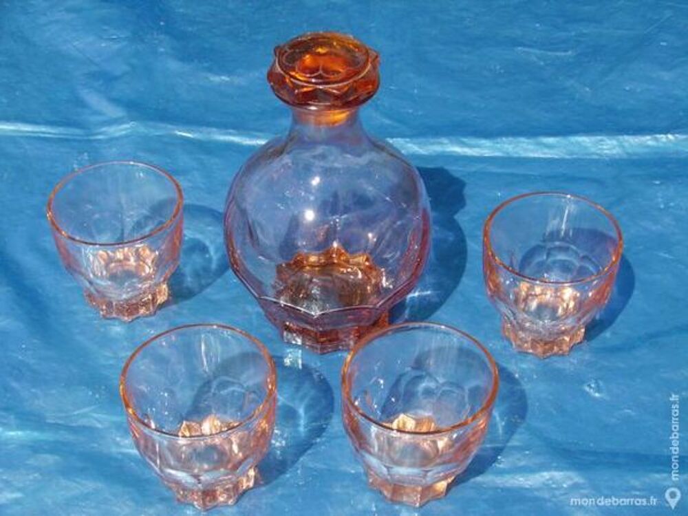 CARAFE VERRE ROSE + 4 VERRES ASSORTIS Meubles