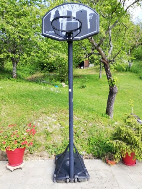 Panier de basket hauteur réglable 3,4 mètres maxi 50 Champfromier (01)