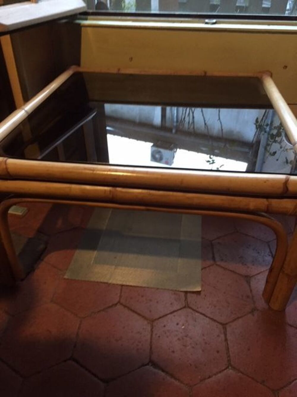 Table basse carr&eacute;e en rotin plateau verre Meubles