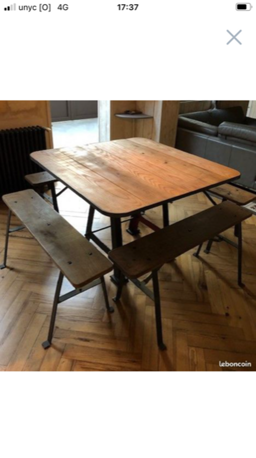 Table de salle &agrave; manger et ses 4 bancs Meubles
