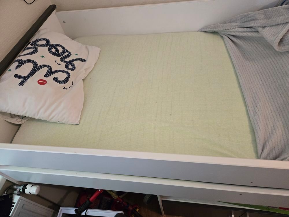Lit 1 personne +matelas Meubles