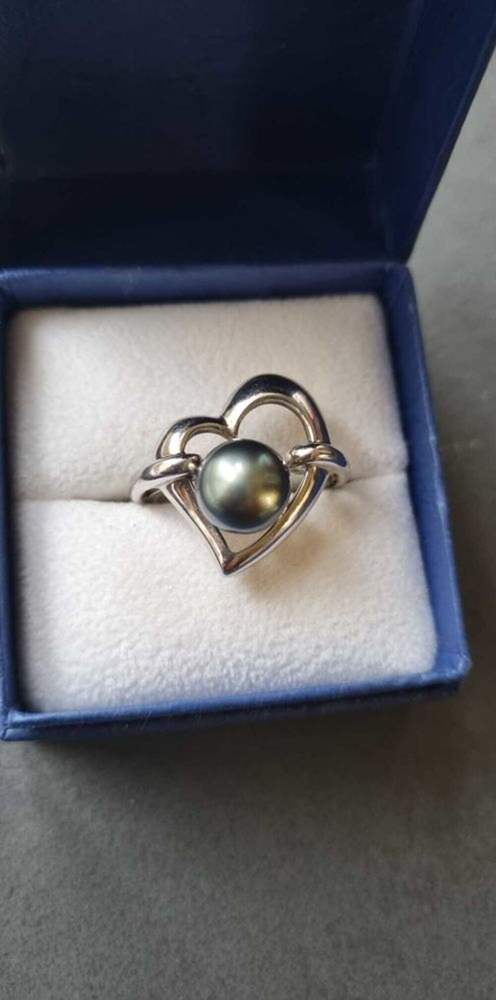 Tr&egrave;s jolie bague en argent T58 et perle de tahiti Bijoux et montres
